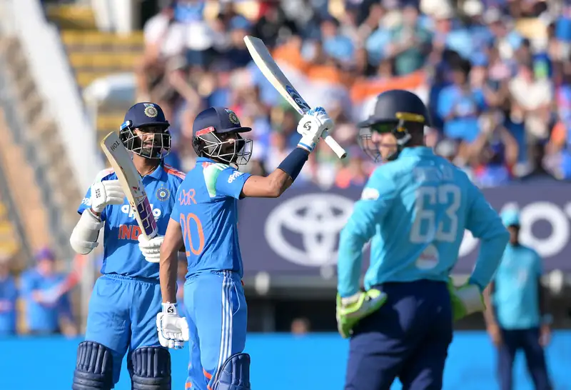 Axar Patel and Shubman Gill celebrating a wicket