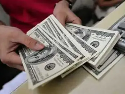 U.S. dollar and Japanese yen currency notes