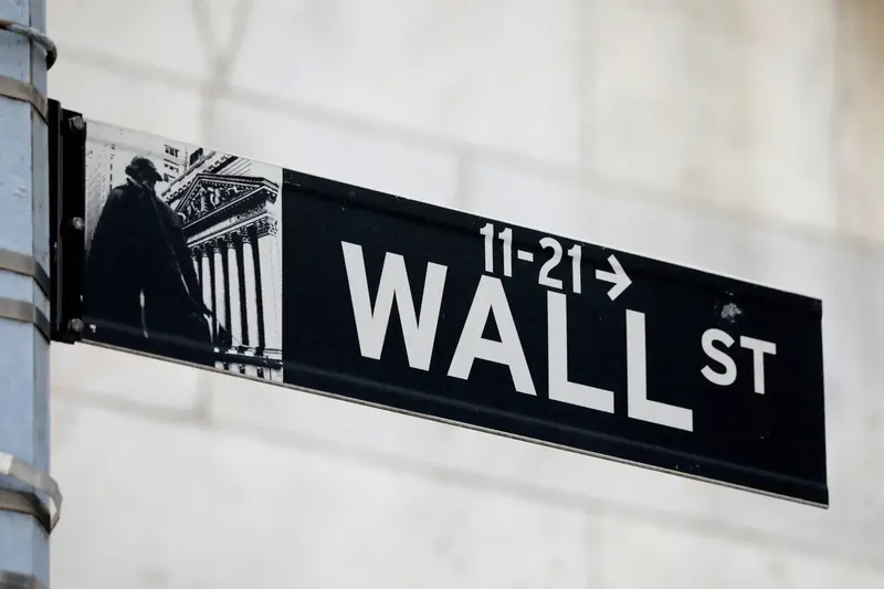 Fulcrum Therapeutics logo with stock market graph