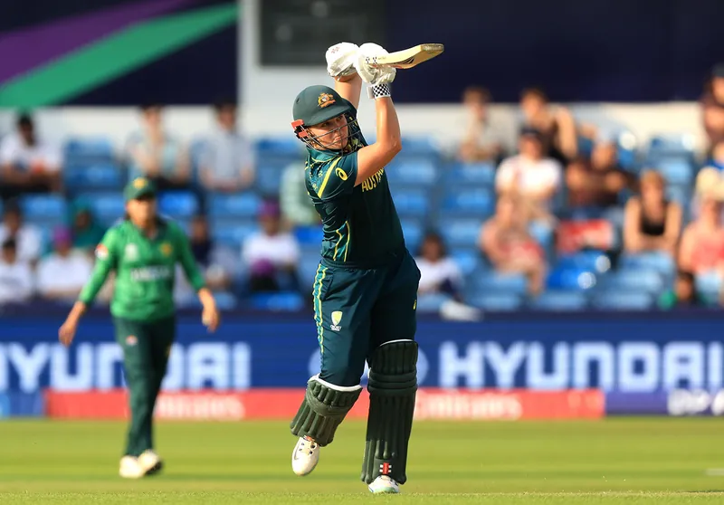 Georgia Voll batting in an IPL match