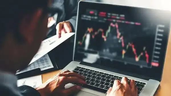 Stock market graph showing decline in Indian IT stocks