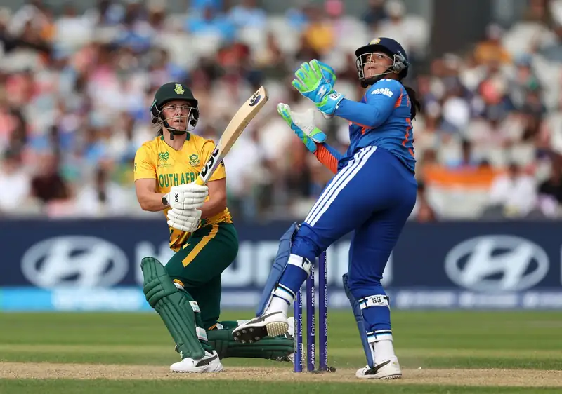 Marizanne Kapp batting during a cricket match