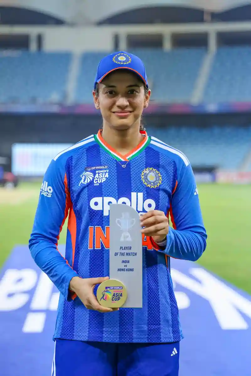 Smriti Mandhana playing cricket