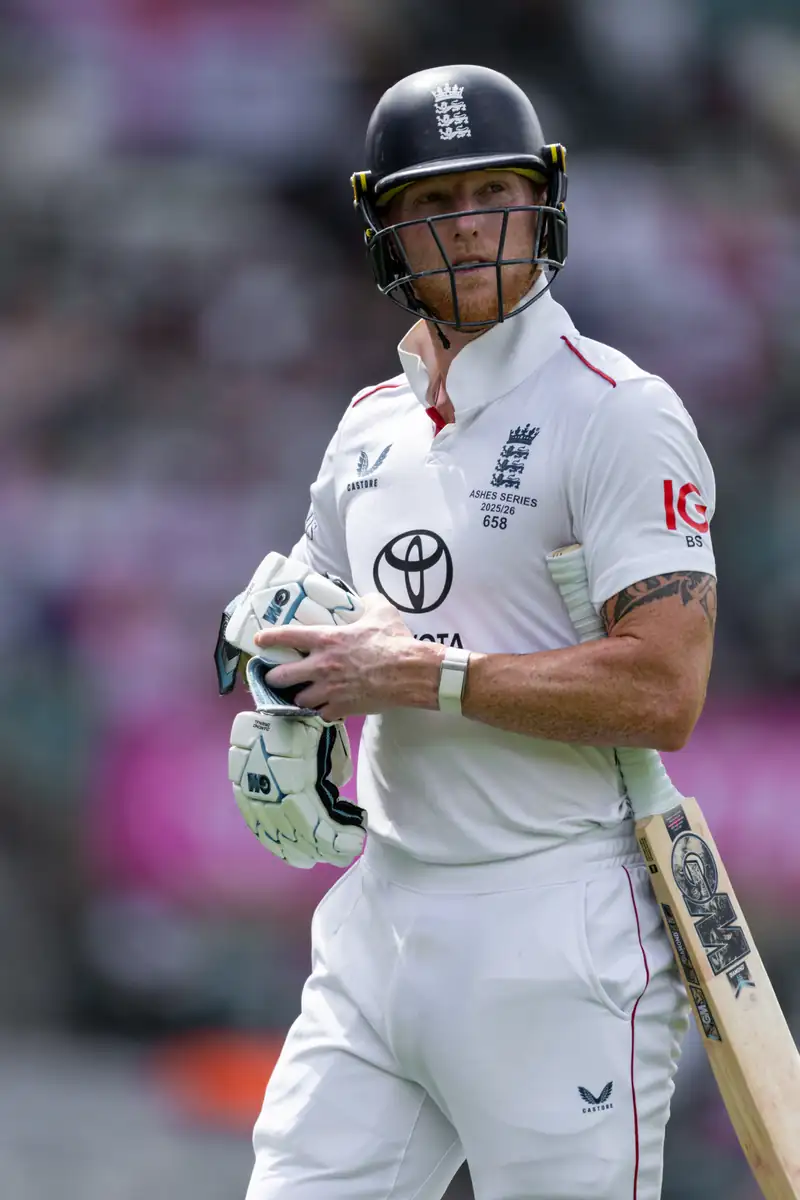 England cricket team players on the field