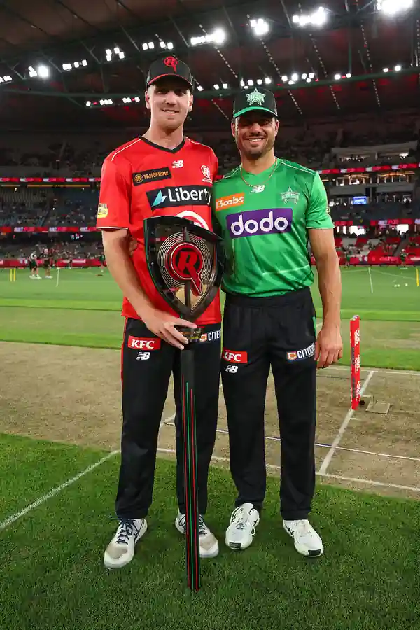 Melbourne Stars and Renegades cricket teams in action