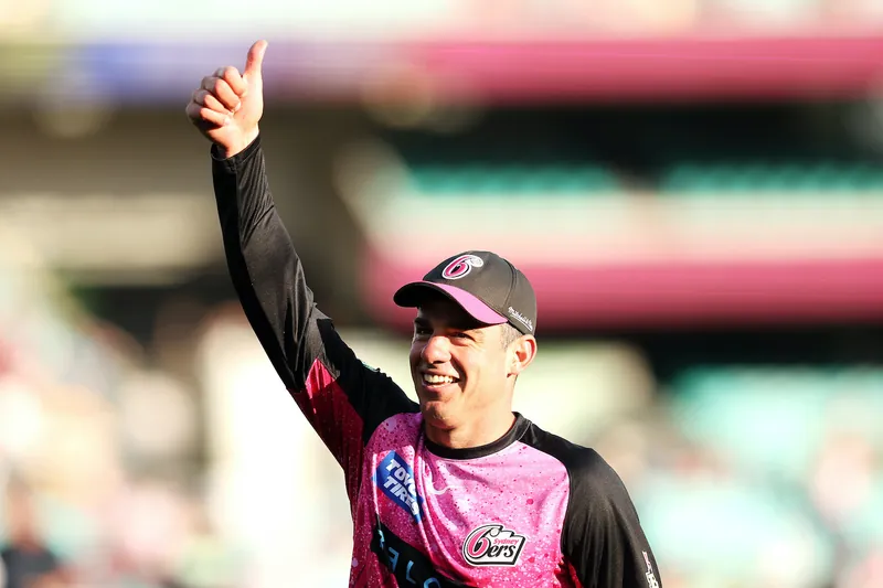 Moises Henriques playing cricket