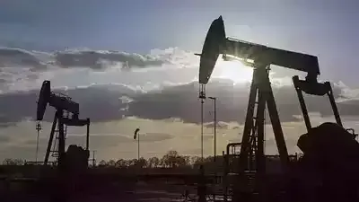 Oil barrels with rising price graph