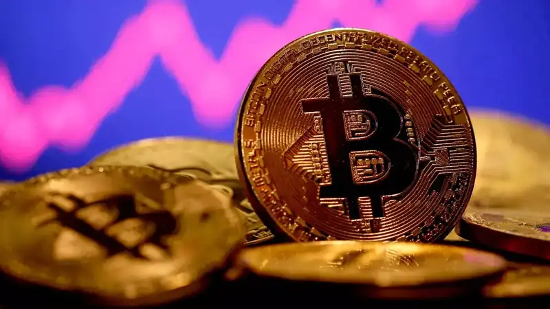 Indian traders analyzing cryptocurrency market trends