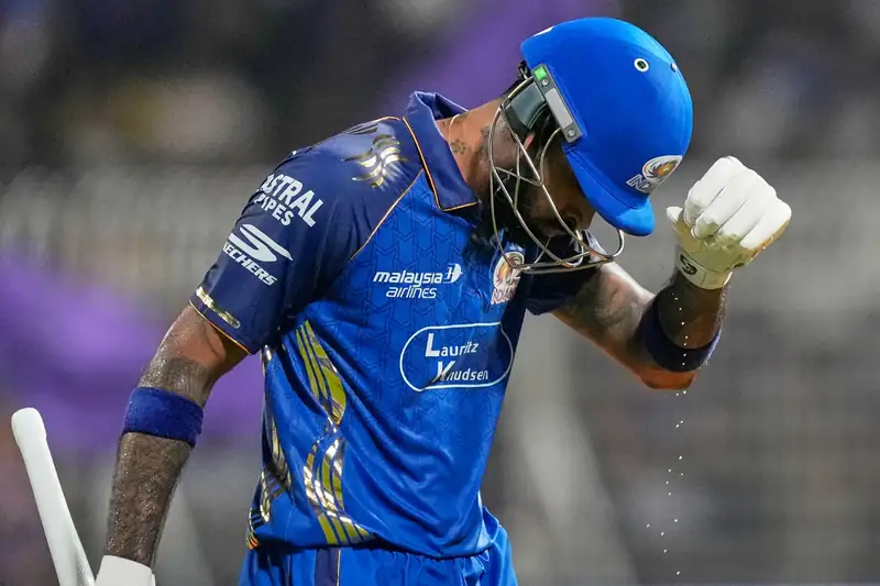 Kieron Pollard and Hardik Pandya during an IPL match