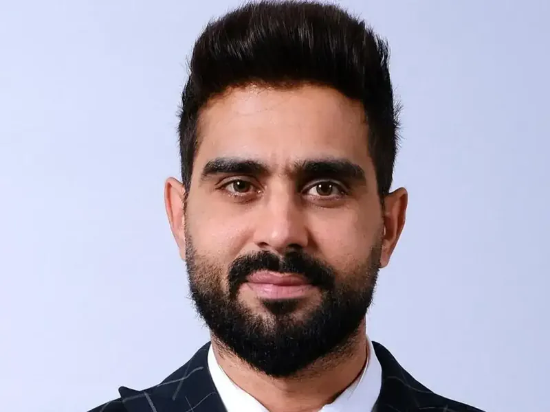 Indian investors analyzing financial data on a computer screen