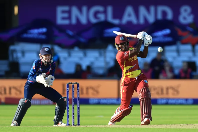 Stafanie Taylor playing cricket