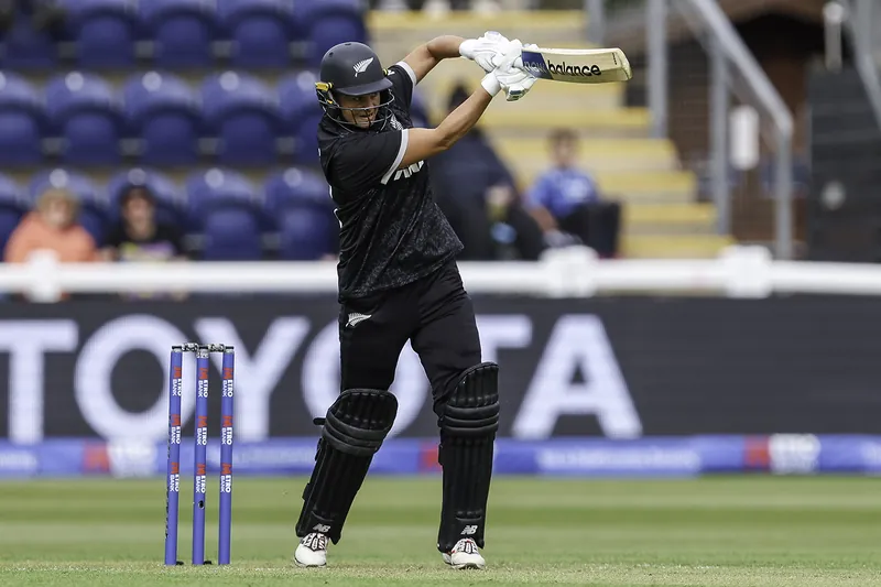 Suzie Bates playing cricket for New Zealand