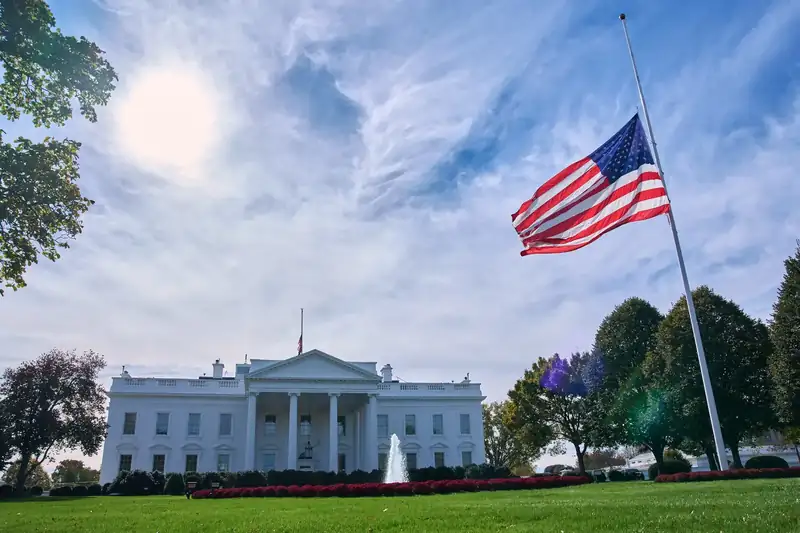 US Capitol building with American flag